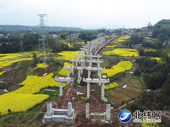 克服困难保复工 成雅快速通道力争年底通车