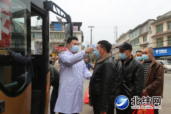 专人 专车 专送——雨城区开行多趟“春风行动”返岗专车